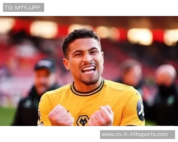 姆伯莫终于领奖英超10月最佳球员奖杯落入手中