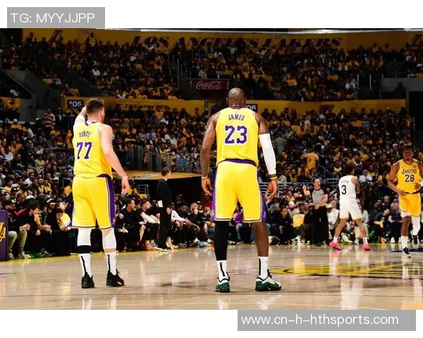 詹姆斯强调防守重要性期待东契奇与里夫斯带队冲击赛季荣誉