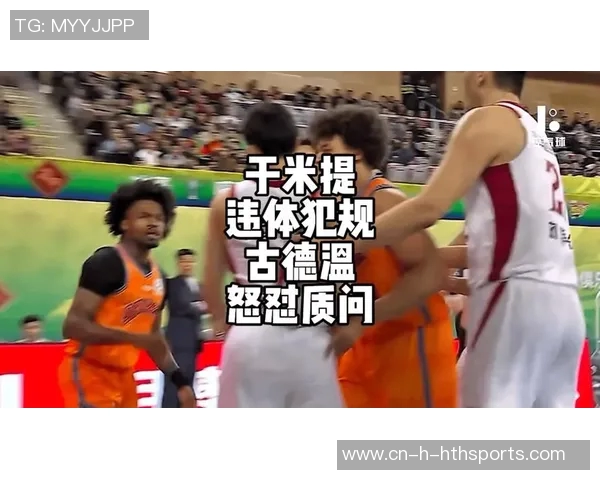 布克臀部再度受伤缺席比赛古德温下半场替补首发出战