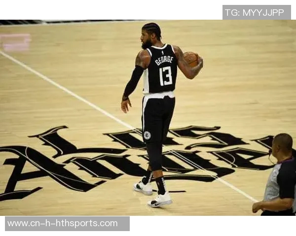 保罗乔治表现稳定12投6中贡献14分4篮板5助攻2抢断正负值高达9 保罗乔治表现稳定12投6中贡献14分4篮板5助攻2抢断正负值高达9