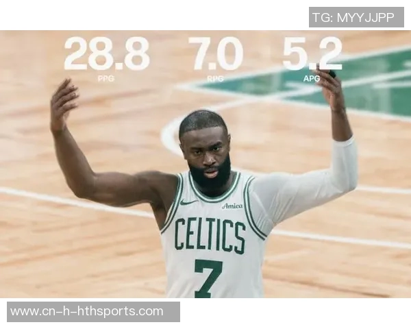 杰伦布朗高效表现20投12中砍下30分13篮板三分球命中率惊人